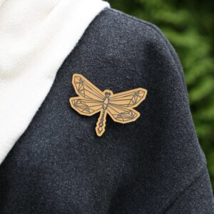 Kultainen heijastava rintakoru "Sudenkorento"