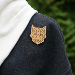 Kultainen heijastava rintakoru ”Suden pää”