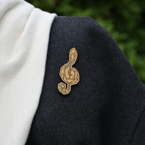 Hohtava kultainen rintakoru "Nuottiavain"