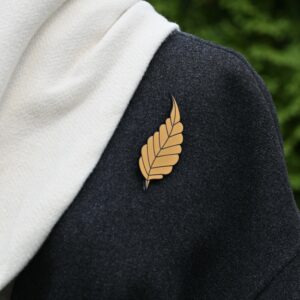 Kultainen heijastava rintakoru ”Lehti”