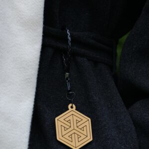 Kultainen hohtava riipus “Geometrinen 3”