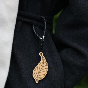 Kultainen hohtava ”Lehti”-riipus